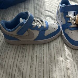 Nike Kids White and Light Blue Velcro Sneakers